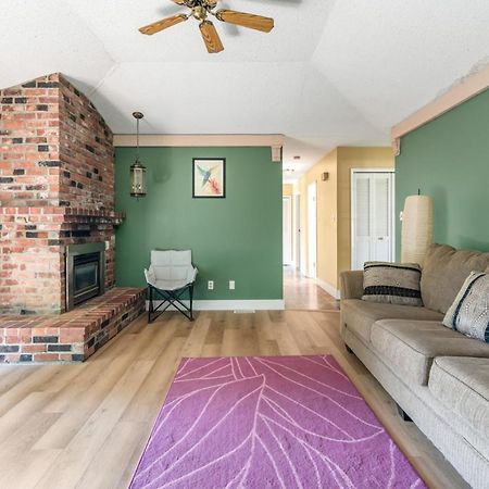 Cozy Retreat On Sandpiper Court - Room A Richmond Exterior photo